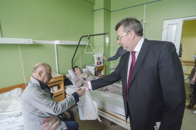 Meglepetés betegeknek és időseknek